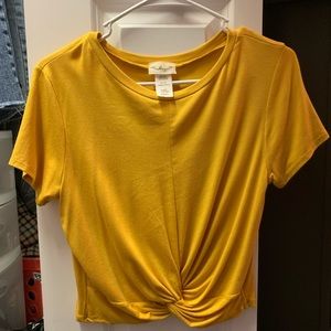 Cropped yellow tee